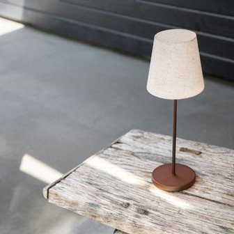 Bezprzewodowa lampka stołowa z abażurem Tyra